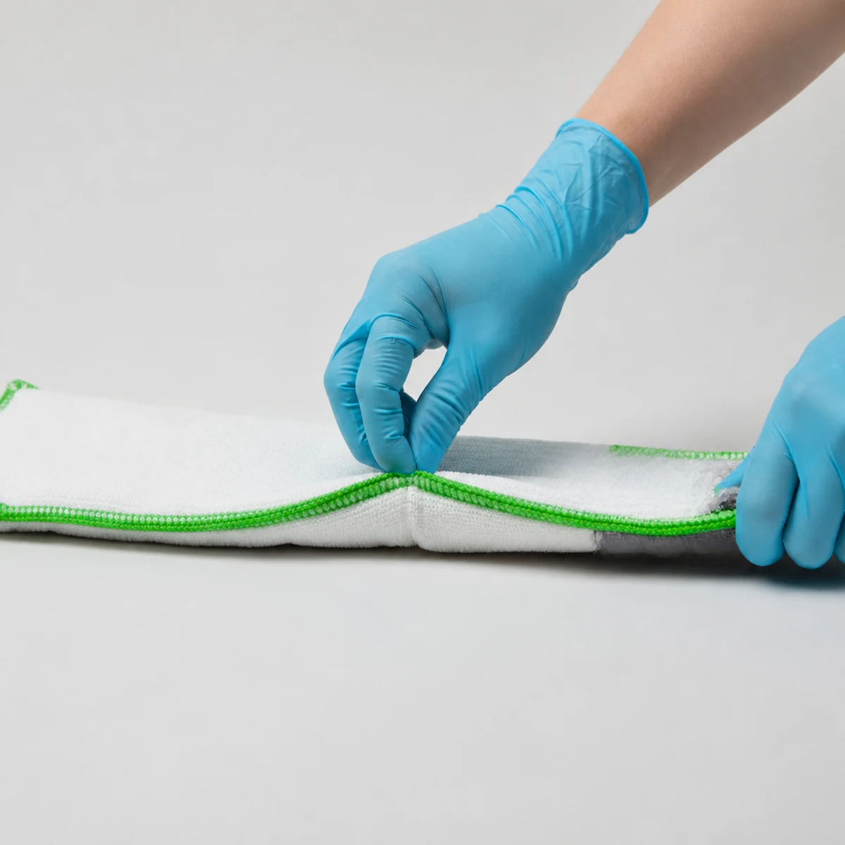 Green-edged color-coded microfiber cleanroom mop pad